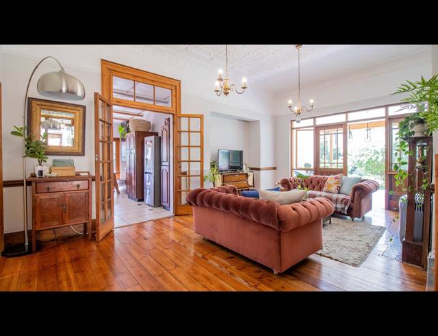 6 BEDROOM FREEHOLD FOR SALE IN PARKTOWN